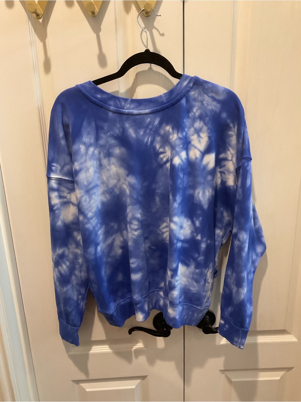 JoyLab Blue and White Tie-Dye Crewneck Sweatshirt